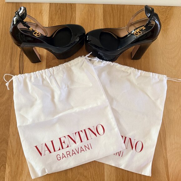 BRAND NEW Valentino black patent leather shoe - Picture 3 of 8